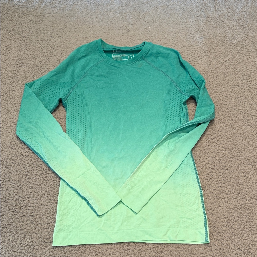 Figs Women's Long Sleeve Ombre Teal to Mint Performance Top